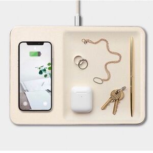 NIB Courant Catch:3 Wireless Charging Accessory Tray. Bone Italian Leather.